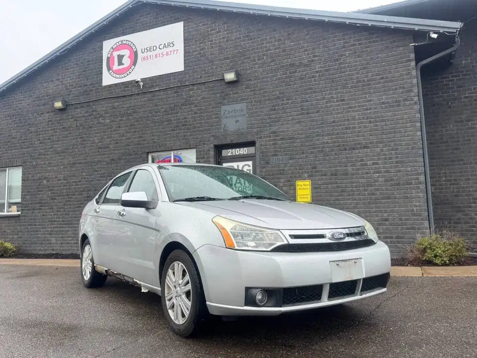 2011 Ford Focus SEL Sedan's photo