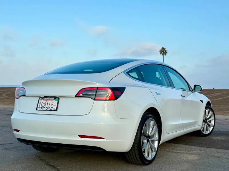 2019 Tesla Model 3 Standard Range Plus photo 4