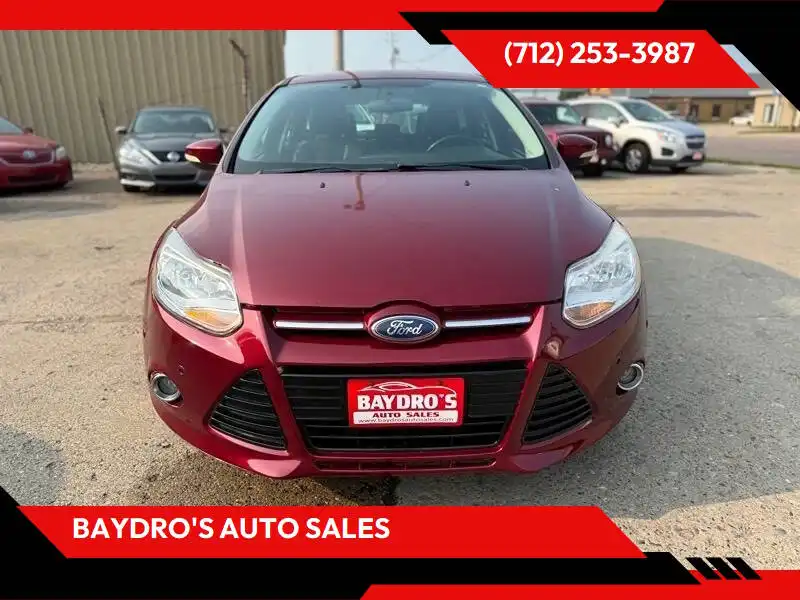 2014 Ford Focus 5 Door Hatch Titanium's photo
