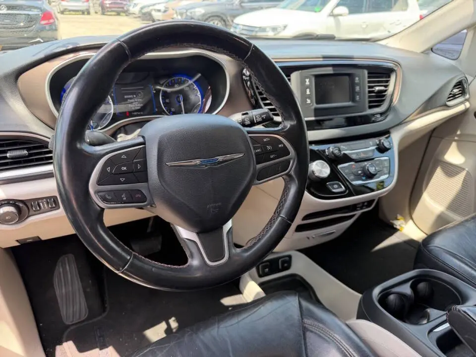 2017 Chrysler Pacifica Touring L photo 5