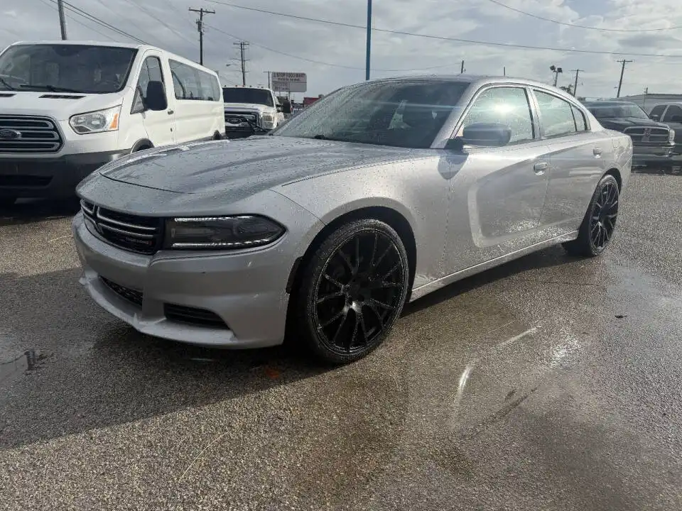 2015 Dodge Charger SE's photo