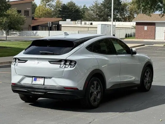 2022 Ford Mustang-Mach-e Select photo 4