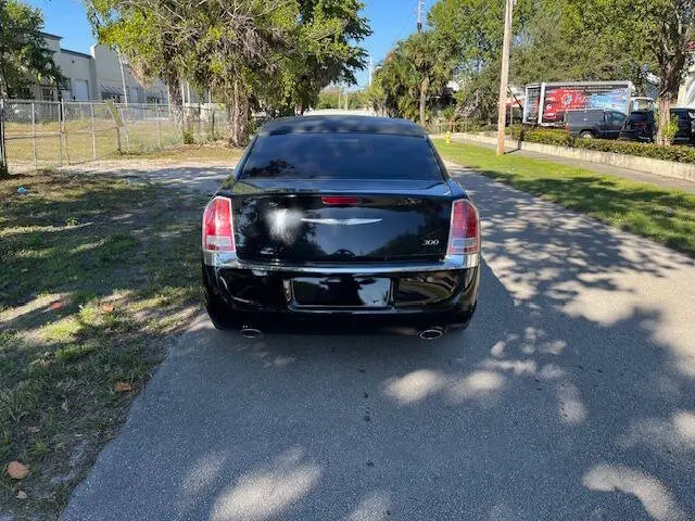 2013 Chrysler 300 Base photo 4