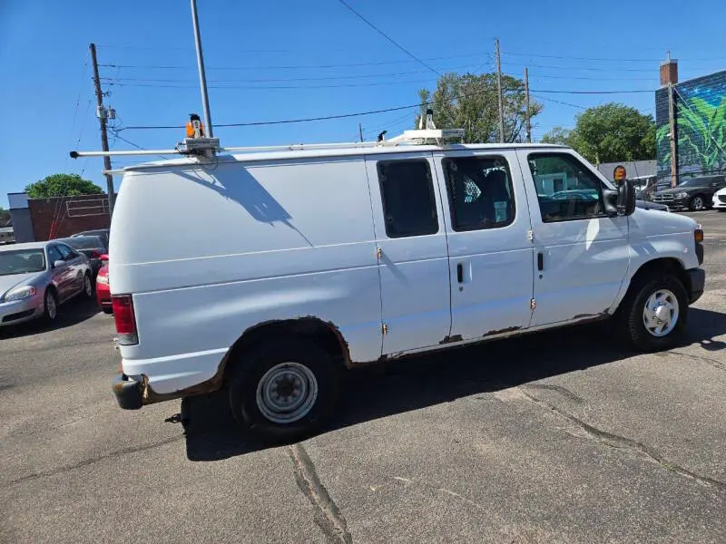 2011 Ford E-Series E-250 Van photo 3