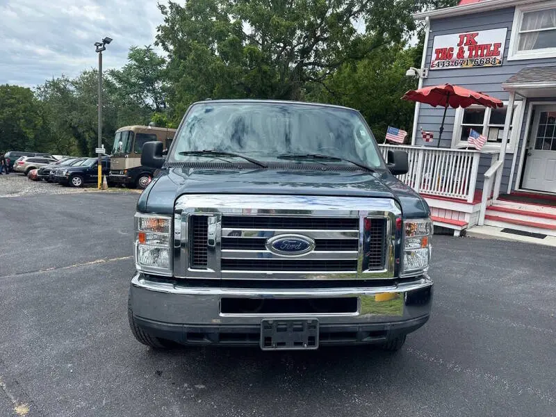 2012 Ford E-Series E-150 XLT photo 3