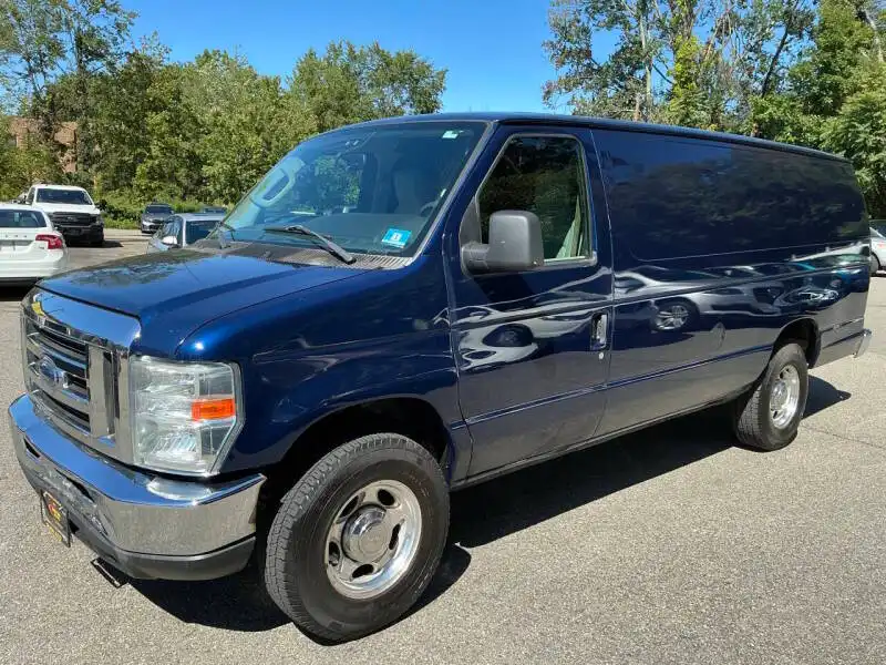 2013 Ford E-Series E-350 Super Duty Extended's photo