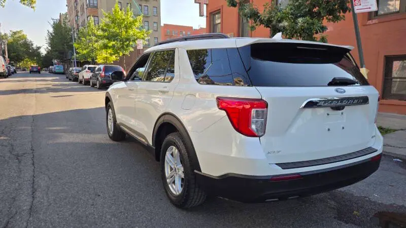 2020 Ford Explorer XLT 4WD photo 4