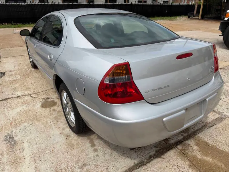 2004 Chrysler 300 Base photo 3
