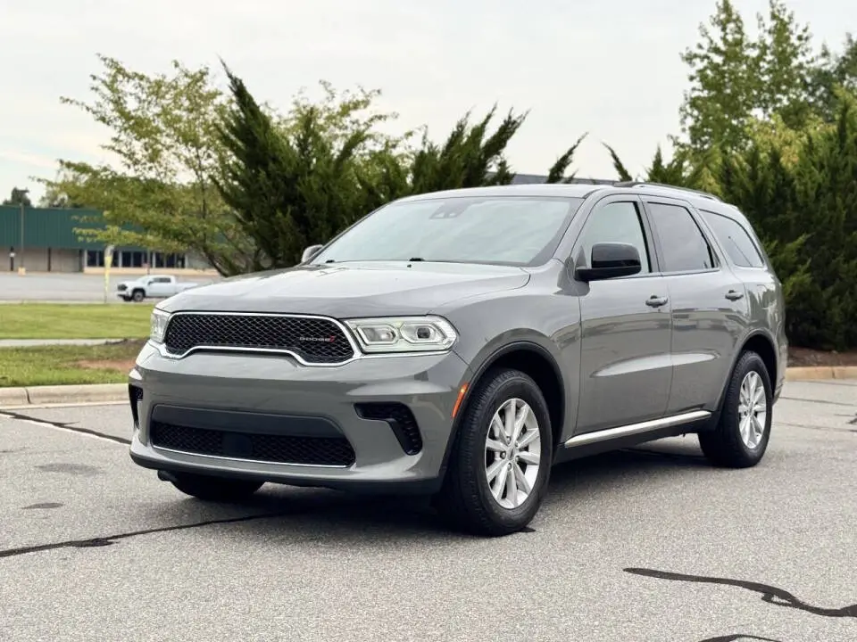 2023 Dodge Durango SXT RWD Plus photo 3