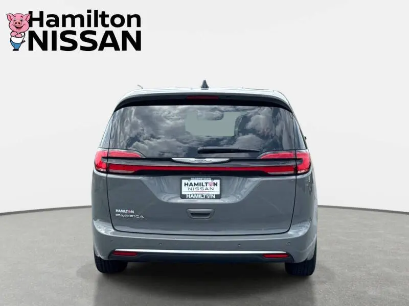 2025 Chrysler Pacifica Select photo 3
