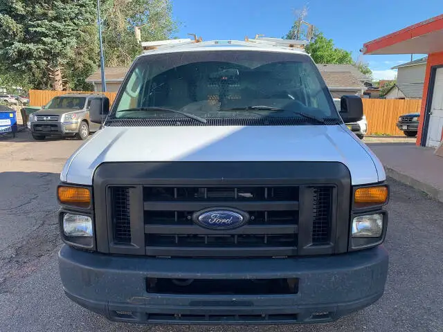 2009 Ford E-Series E-250 Van photo 1