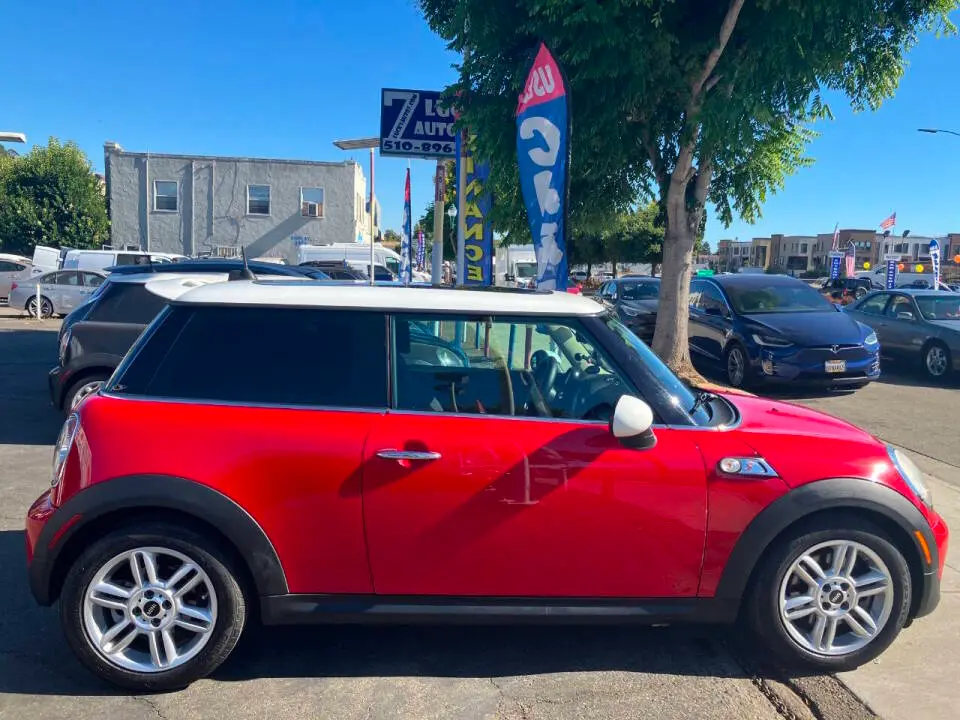2011 MINI Cooper S photo 4