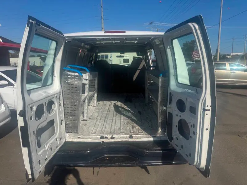 2008 Ford E-Series E-150 Van photo 5