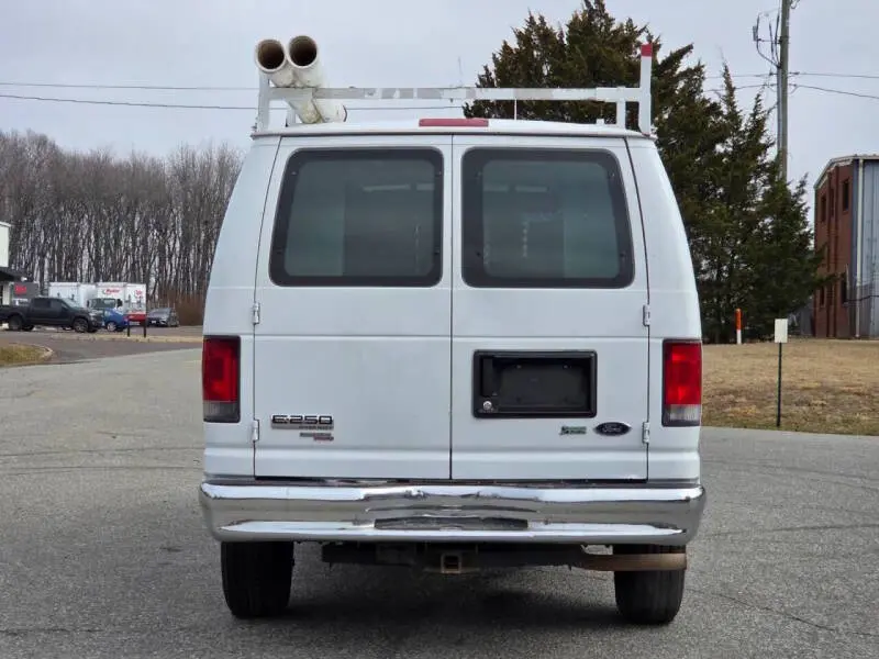 2014 Ford E-Series E-250 Van photo 4