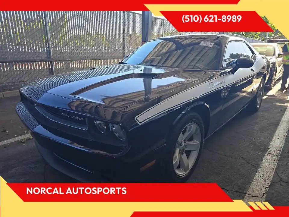 2014 Dodge Challenger SXT's photo