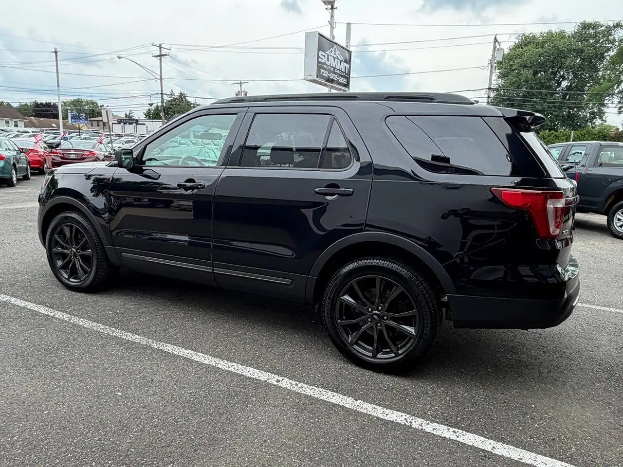2017 Ford Explorer XLT 4WD photo 5