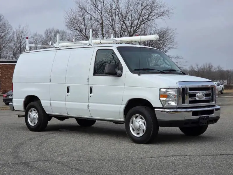 2014 Ford E-Series E-250 Van photo 3