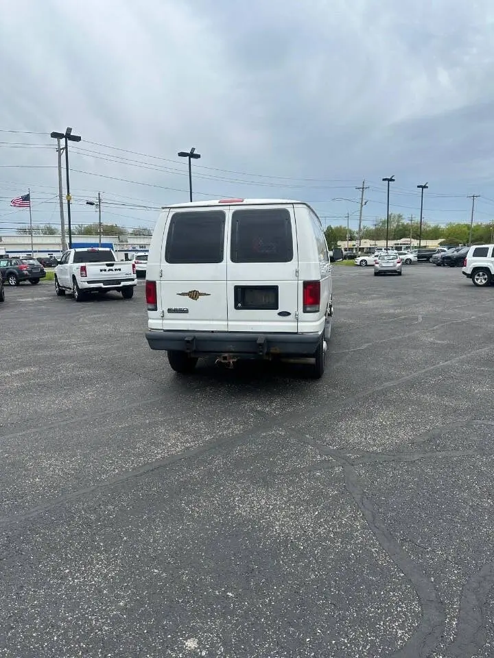 2008 Ford E-Series E-250 Van photo 5