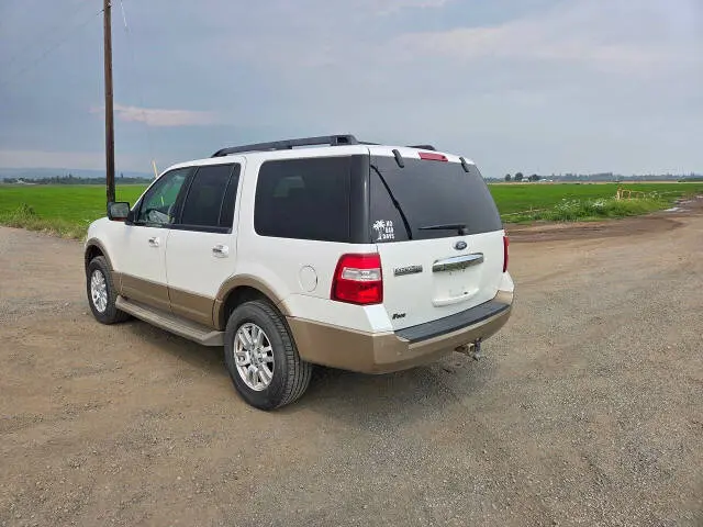 2011 Ford Expedition XLT photo 3