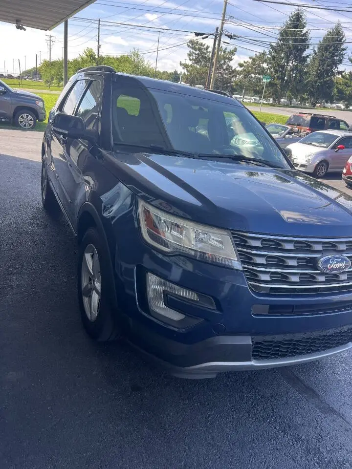 2017 Ford Explorer XLT 4WD photo 5