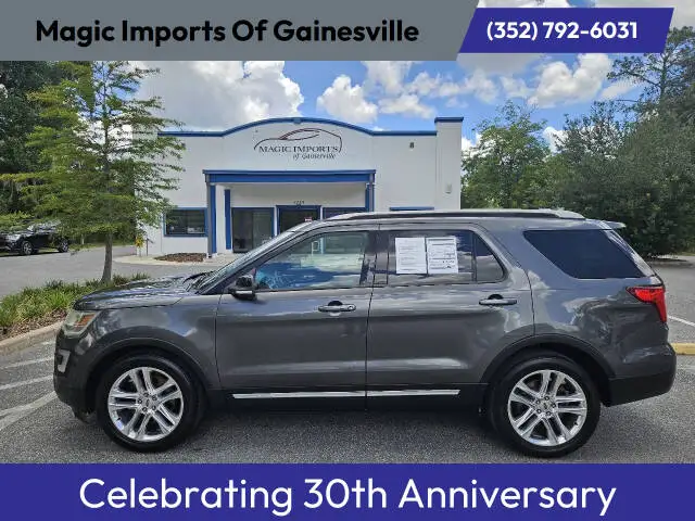 2017 Ford Explorer XLT FWD photo 1