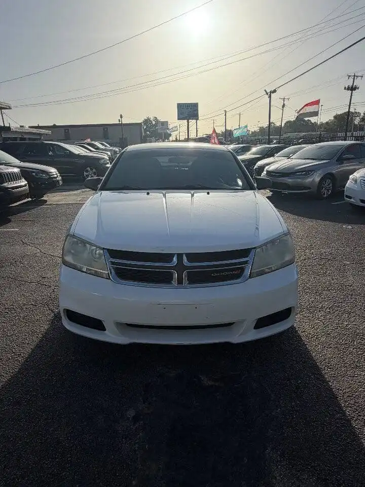 2013 Dodge Avenger SE's photo