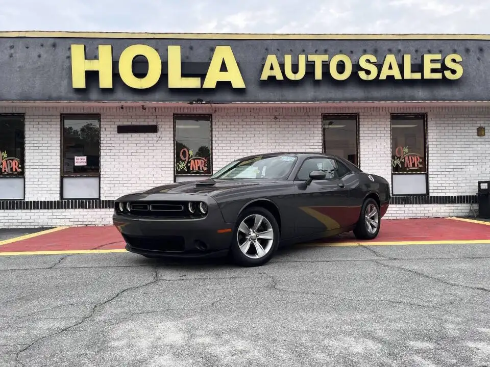 2016 Dodge Challenger SXT's photo