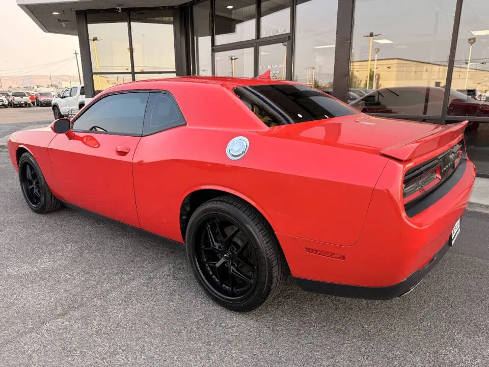 2016 Dodge Challenger SXT Plus photo 3