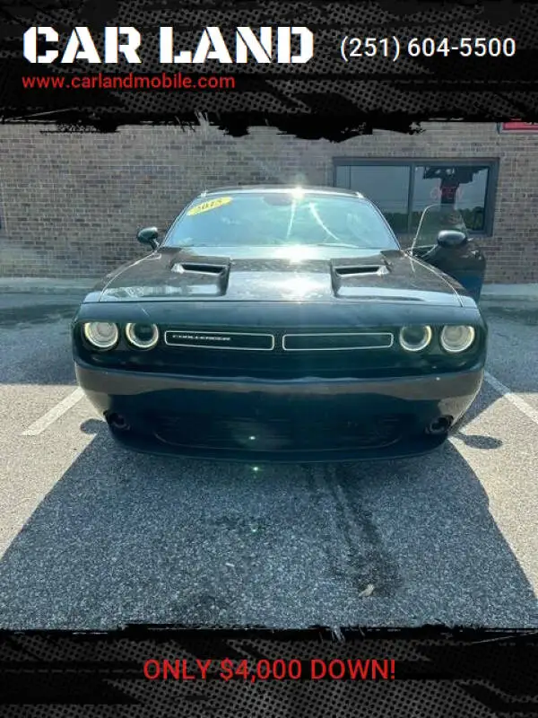 2015 Dodge Challenger SXT photo 1