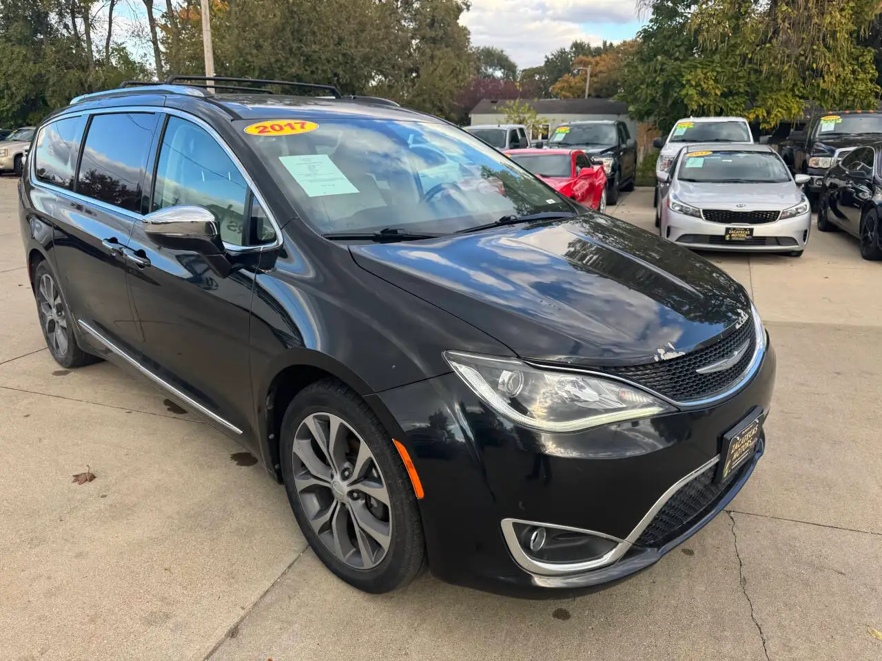 2017 Chrysler Pacifica Limited photo 1