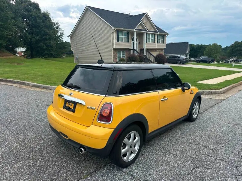 2009 MINI Cooper Base photo 3