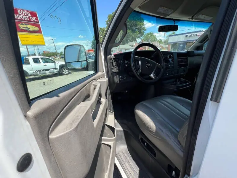 2019 Chevrolet Express 2500 Work Van HD photo 3