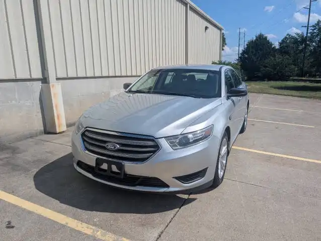 2019 Ford Taurus SE FWD's photo