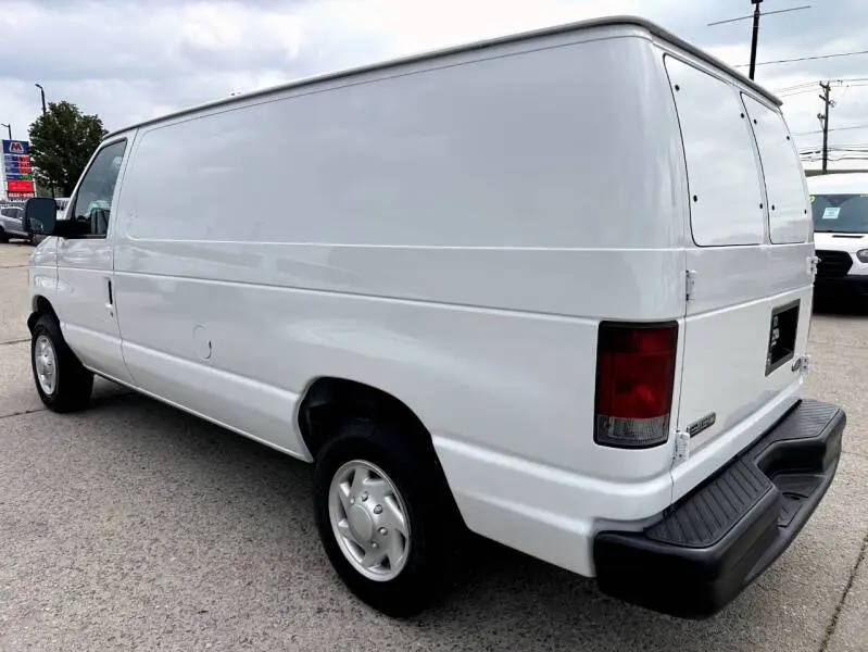 2007 Ford E-Series E-150 Van photo 4