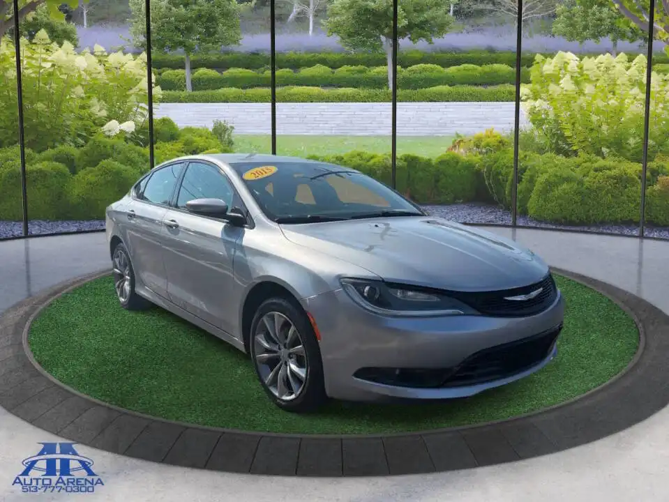 2015 Chrysler 200 S's photo