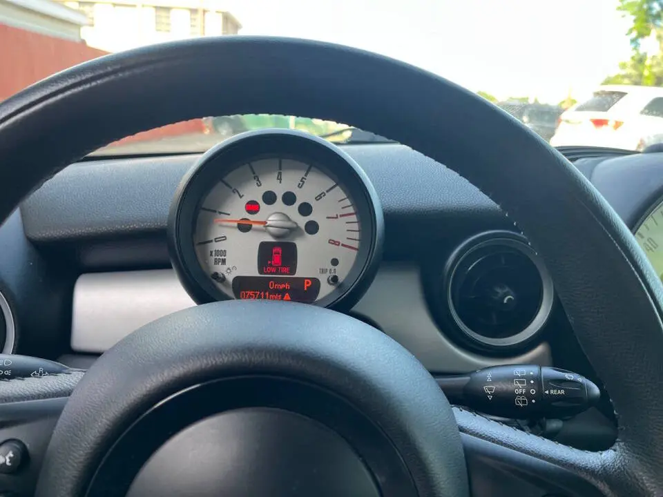 2012 MINI Cooper Base photo 5