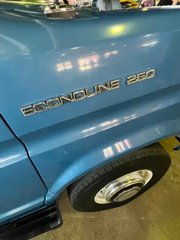 1985 Ford E-Series E-250 photo 3