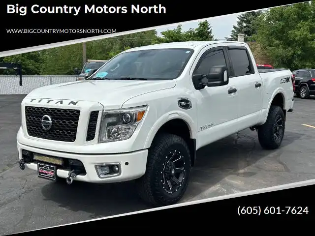 2017 Nissan Titan PRO-4X 4X4 Crew Cab's photo