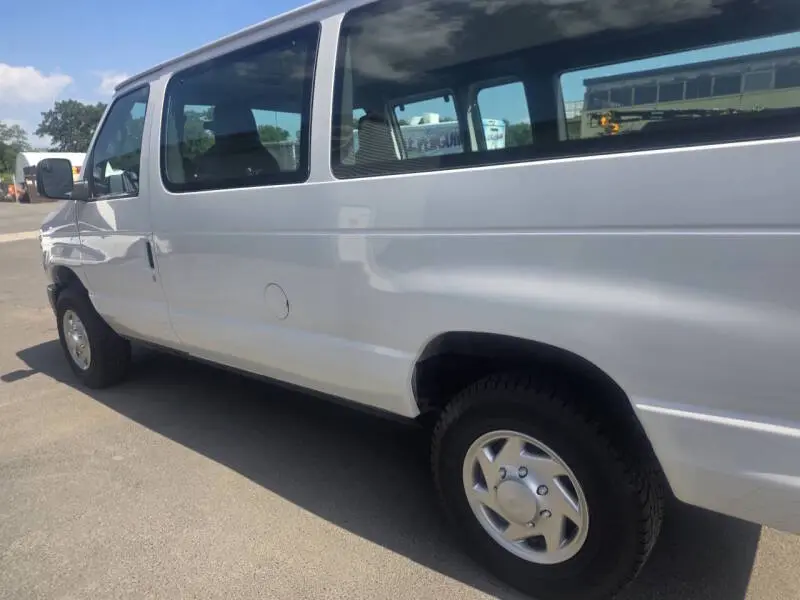 2013 Ford E-Series E-250 Van photo 4