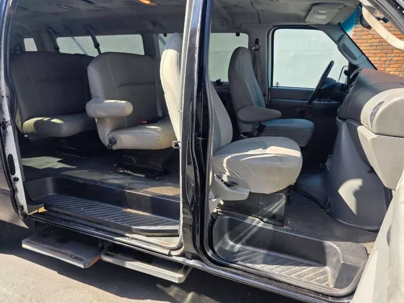 2008 Ford E-Series E-350 XLT Super Duty Extended photo 5