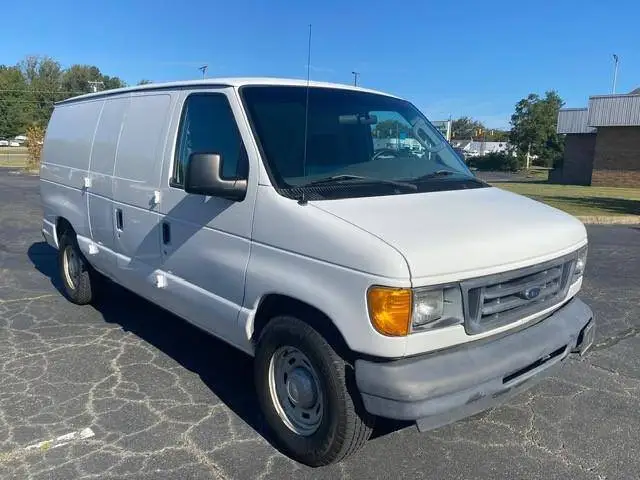 2006 Ford E-Series E-150 Van photo 1