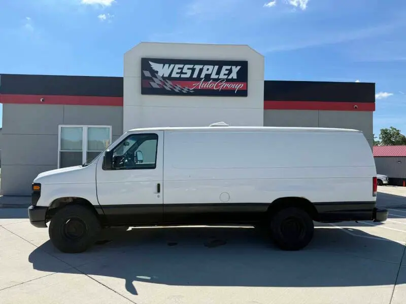 2014 Ford E-Series E-350 Super Duty Extended photo 3