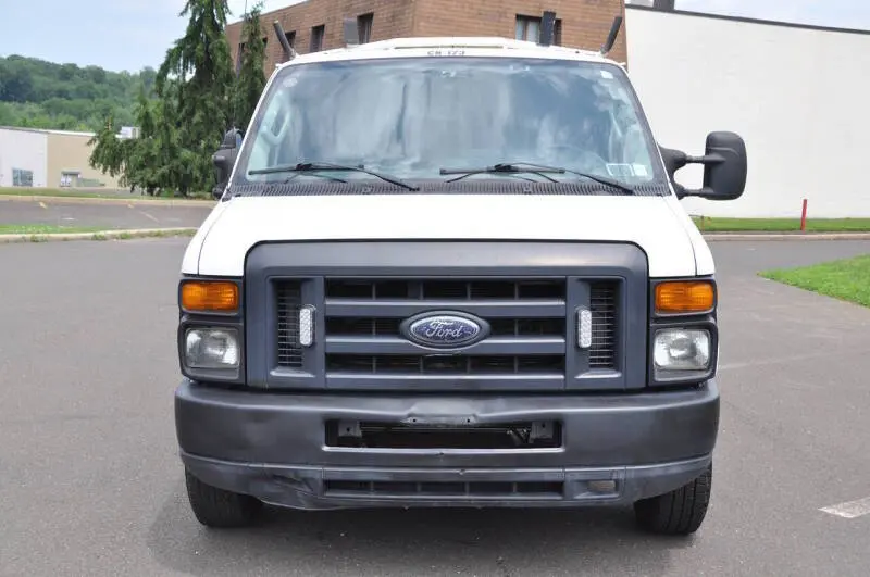2013 Ford E-Series E-150 Van photo 3