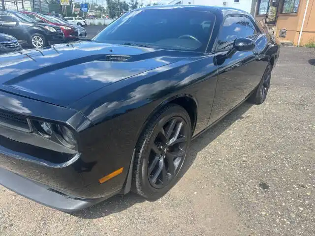 2014 Dodge Challenger SXT's photo