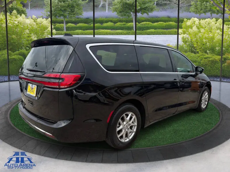 2025 Chrysler Pacifica Select photo 3
