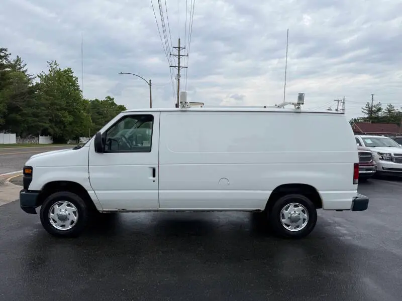 2011 Ford E-Series E-150 Van photo 4