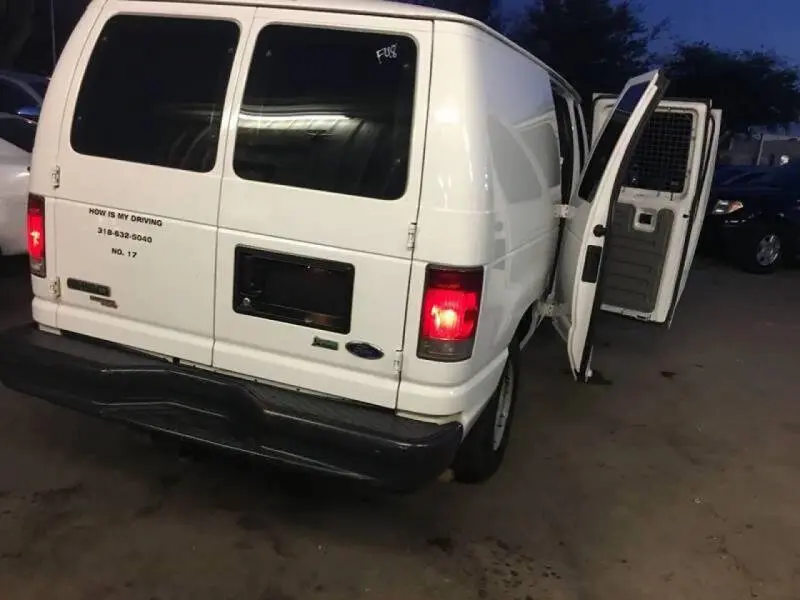 2011 Ford E-Series E-150 Van photo 3