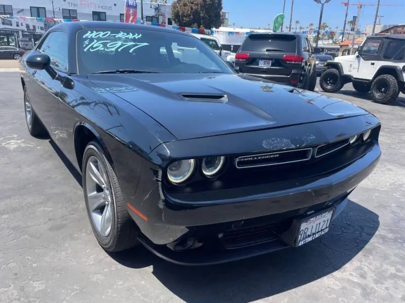 2019 Dodge Challenger SXT Auto photo 4