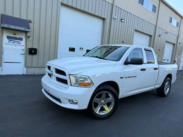 2012 RAM 1500 ST 4x4 Quad Cab photo 3