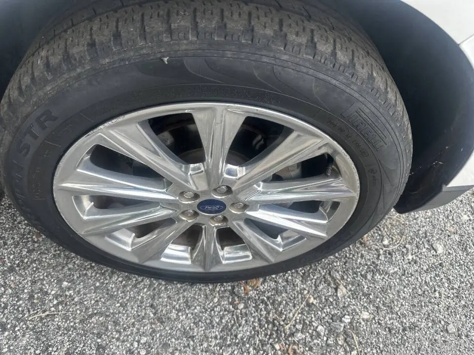 2017 Ford Edge Titanium photo 4